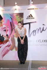 组图：薛凯琪个唱性感大秀事业线 笑言像梦境