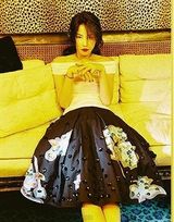 组图：王菲罕见昔日性感大片 穿内衣仰躺沙发