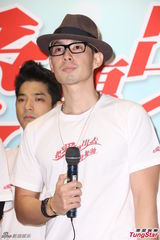 组图：吴奇隆萧亚轩等众星参加赈灾晚会