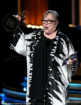 组图：艾美奖现场播报 各大奖项纷纷热辣出炉
