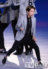 组图：EXO献唱亚运会 卖力歌舞点燃全场