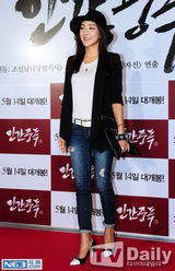 组图：金泰熙等捧场宋承宪新片 希澈咬票四次元