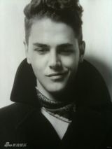 组图：多兰不哭！25岁天才帅哥导演闪耀戛纳