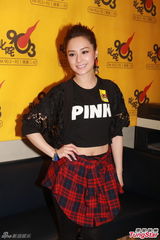 组图：阿娇(钟欣桐)露脐装宣传新专辑 称暂无意恋爱