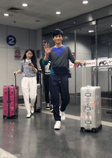 组图：张晓龙质感出行赴米兰 机场电酥师奶心