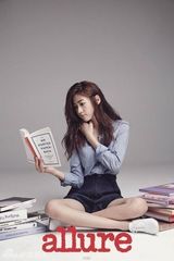 组图：韩国00后童星金赛纶优雅成熟写真