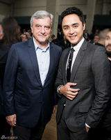 组图：明道巴黎看秀领带藏乾坤 粉丝围堵人气高