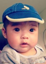 组图：品冠1岁儿子萌照 网友期待参加《爸爸》