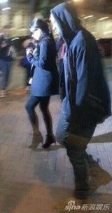 组图：卡戴珊韦斯特新婚后首现身 二人闷闷不乐