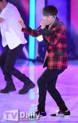 组图：BoA与EXO-K劲歌热舞助阵MCD十周年