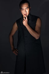 组图：黄觉个性写真展男人两面 细腻又爷们