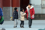 组图:张艺谋全家福首曝光 陈婷携3子女温馨出镜