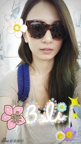 组图：度假好开森！Hebe晒素颜照变身森女系