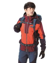 组图：玄彬拍秋冬写真 演绎时尚成熟户外风