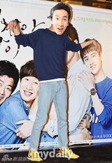 组图：《是爱情》赵寅成戴李光洙面具搞笑登场