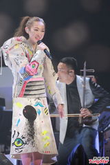 组图：看王菀之演唱会72变！泳装透视钢管舞