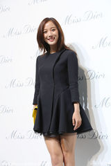 组图：女神齐聚上海!波特曼迷人章子怡网裙透视