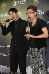 组图：陈建玮获得最佳台语男歌手奖