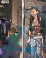 组图：张柏芝携两子补母爱 Lucas长高秀大长腿