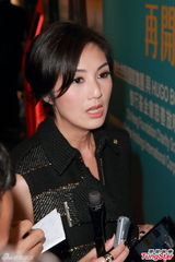 组图：杨千嬅拍新戏落泪 搭档五小孩不觉辛苦