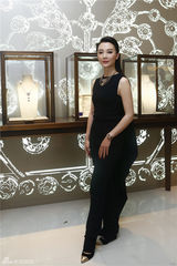 组图：陈数亮相珠宝活动 帅气裤装气场足