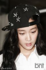 组图：韩星Clara(李成敏)出席活动 下衣失踪秀美腿