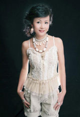 组图：郭美美妈妈私照曝光 50岁似少妇风韵犹存