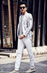 组图：刘恺威街拍大片演绎花样暖男