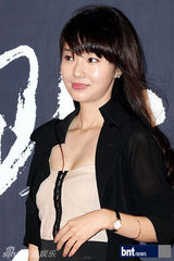 组图：李秉宪韩孝珠等亮相《光海》红毯秀