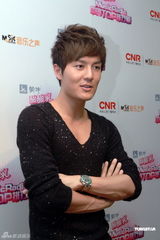 组图：郭书瑶秀热舞拉票有方 吴克群与粉丝亲密接触 