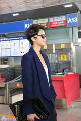 组图：张歆艺飞赴巴黎时装周 中性帅气黑超登机