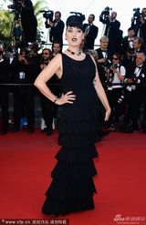 组图：西班牙女演员萝西-德帕尔马乌唇魅惑