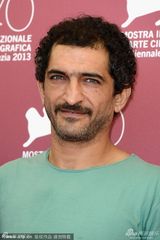 组图：威尼斯地平线单元评委团室外亮相