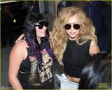 组图：Gaga与歌迷搭肩合影 MTV颁奖礼将唱开场