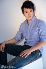 组图：郭家铭拍青春写真大片宛若邻家大男孩