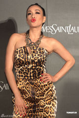 组图：钟丽缇台湾走秀 性感豹纹洋装搭配红唇