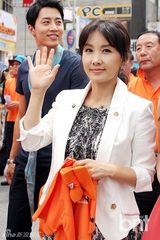 组图：韩星李贤京等出席保宁泥浆节开幕式