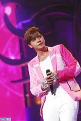 组图：罗志祥上海演唱会 花40万重做演出服