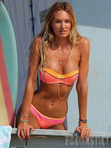 组图：腰精坎蒂丝比基尼走光露晕 当众整内裤