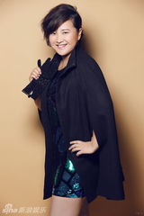 组图：欢神贾玲写真百变风格变身时尚达人