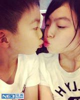 组图：王中磊爱子私照曝光 爱与姐姐嘟嘴亲亲