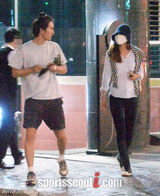 组图：韩星孔孝真李真旭约会 戴口罩遮面