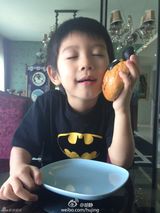 组图：儿童节萌娃当道！众星晒亲子照欢乐过节