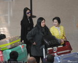 组图：刘亦菲妈妈旧照貌美如花 与女儿似姐妹