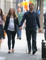 组图：前总统克林顿家添新丁 希拉里升级当外婆