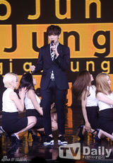 组图：《the show》众星云集 NS允智超短裙亮相