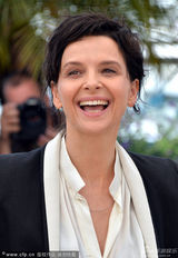 组图：《锡尔斯玛利亚》亮相戛纳 新老女神灿笑