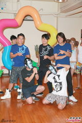 组图：“古惑仔”笑称已决裂 演唱会或穿泳裤