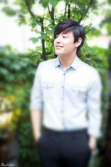 独家：韩星姜河那亲密接触小浪展暖男笑容