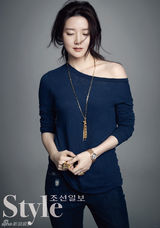 组图：演员李英爱拍写真 牛仔裤难掩优雅妩媚